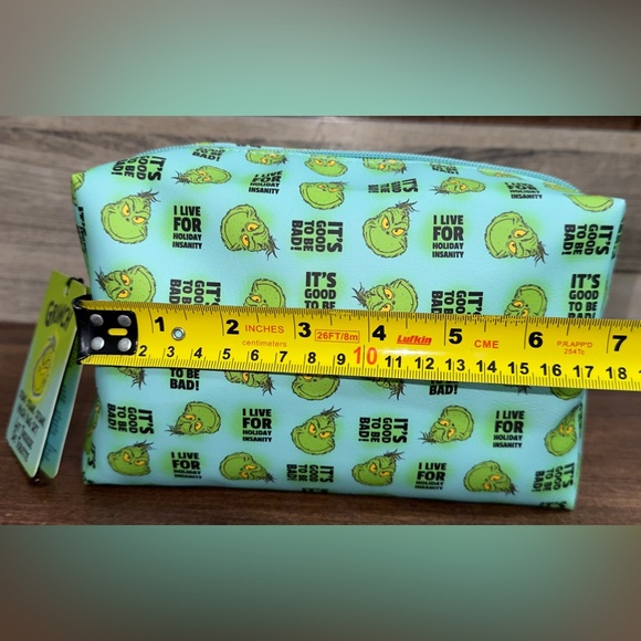 The Grinch Toiletry Bag Set Bath Scrunchie, Body Wash, Shampoo /Conditioner -NEW - Picture 8 of 8